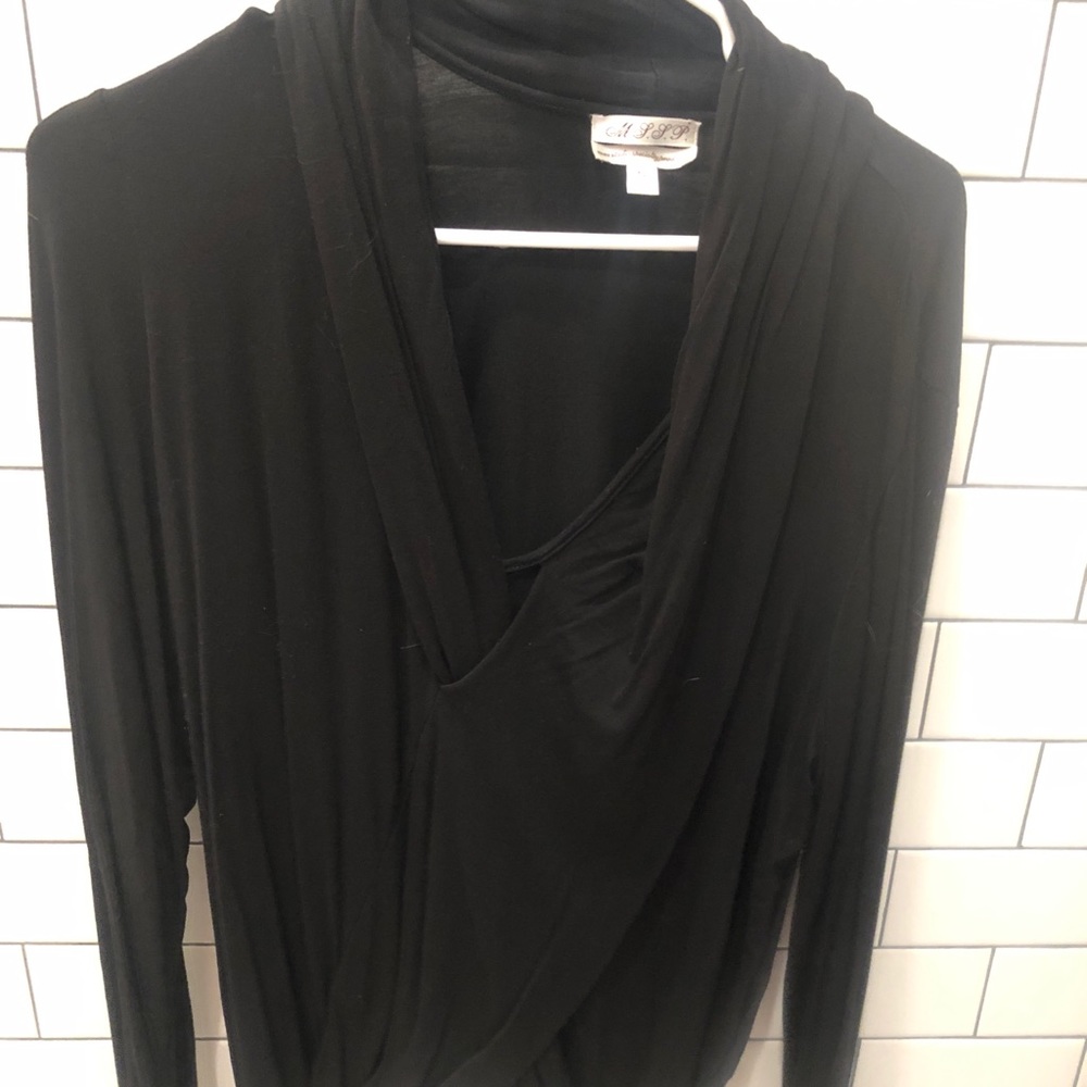Long sleeve knit top